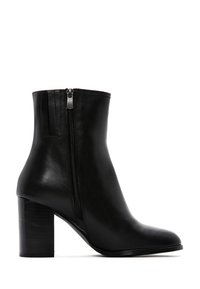 Mustat nahka ankle bootsit, joissa on pyöreä varvas, sivuvetoketju ja paksupohjainen korko, jotka ovat silkkisiä ja minimalistisia.