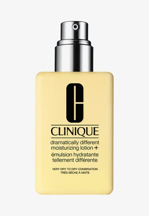 Clinique hydraterende lotion in een rechthoekige gele fles met een zilveren pomp. Bevat een zwart logo en tekst in het Engels en Frans.