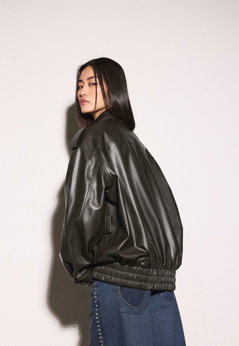 Giacca In Velluto Imbottita Donna - Autunno/Inverno, Maniche Lunghe, Due Tasche, Chiusura A Cerniera Ampia