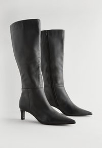 Non selezionato, black leather