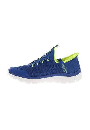 Chaussures de sport bleues avec une tige en maille, des lacets élastiques et un col rembourré. Présentent des semelles blanches rembourrées et des accents vert néon.