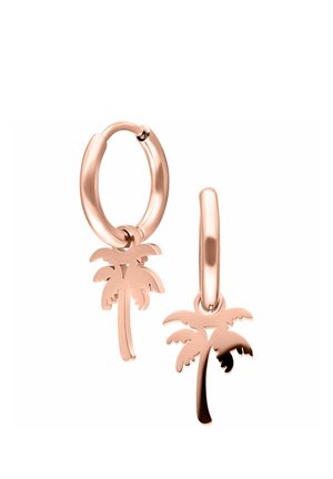 Creolen in Roségold mit hängenden Palmenanhängern, glatte und polierte Metalloberfläche, minimalistisches tropisches Design.
