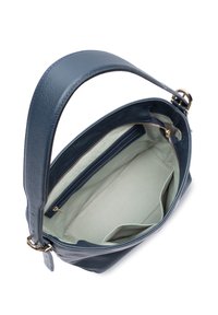 Borsa a tracolla in pelle blu navy con un manico singolo, dotata di una tasca interna con zip e rivestimento verde chiaro. Esterno testurizzato con hardware dorato.