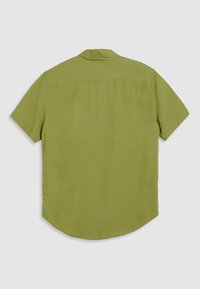 Camicia a maniche corte in tessuto verde chiaro con una consistenza morbida, orlo curvo e vestibilità rilassata. Il retro presenta un semplice design a yoke.