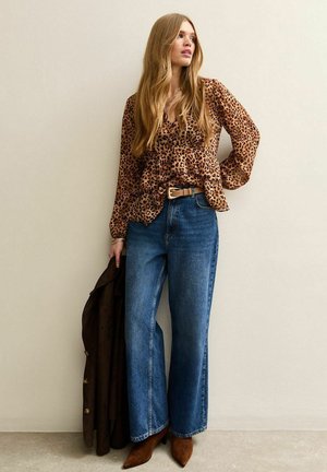 ANIMAL PRINT V NECK TEA - Blouse - brown pattern