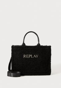 Zwarte faux fur handtas met zwarte leren handvatten en een verstelbare schouderband, met witte "REPLAY" borduring aan de voorkant.