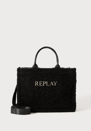 Zwarte faux fur handtas met zwarte leren handvatten en een verstelbare schouderband, met witte "REPLAY" borduring aan de voorkant.