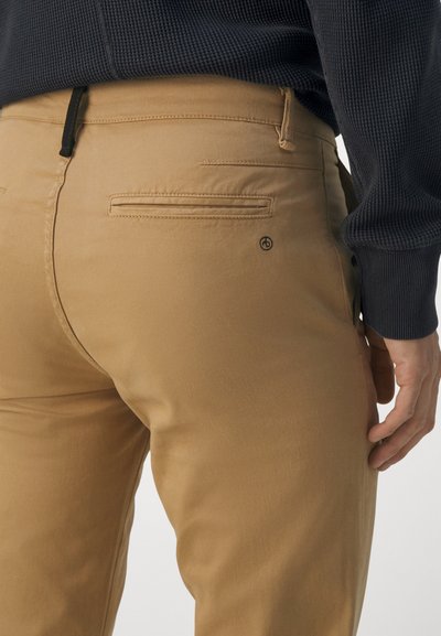 rag & bone Hlače chino - cornstalk