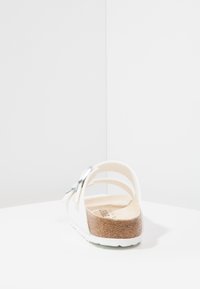 Birkenstock ARIZONA - Sandalias planas - white