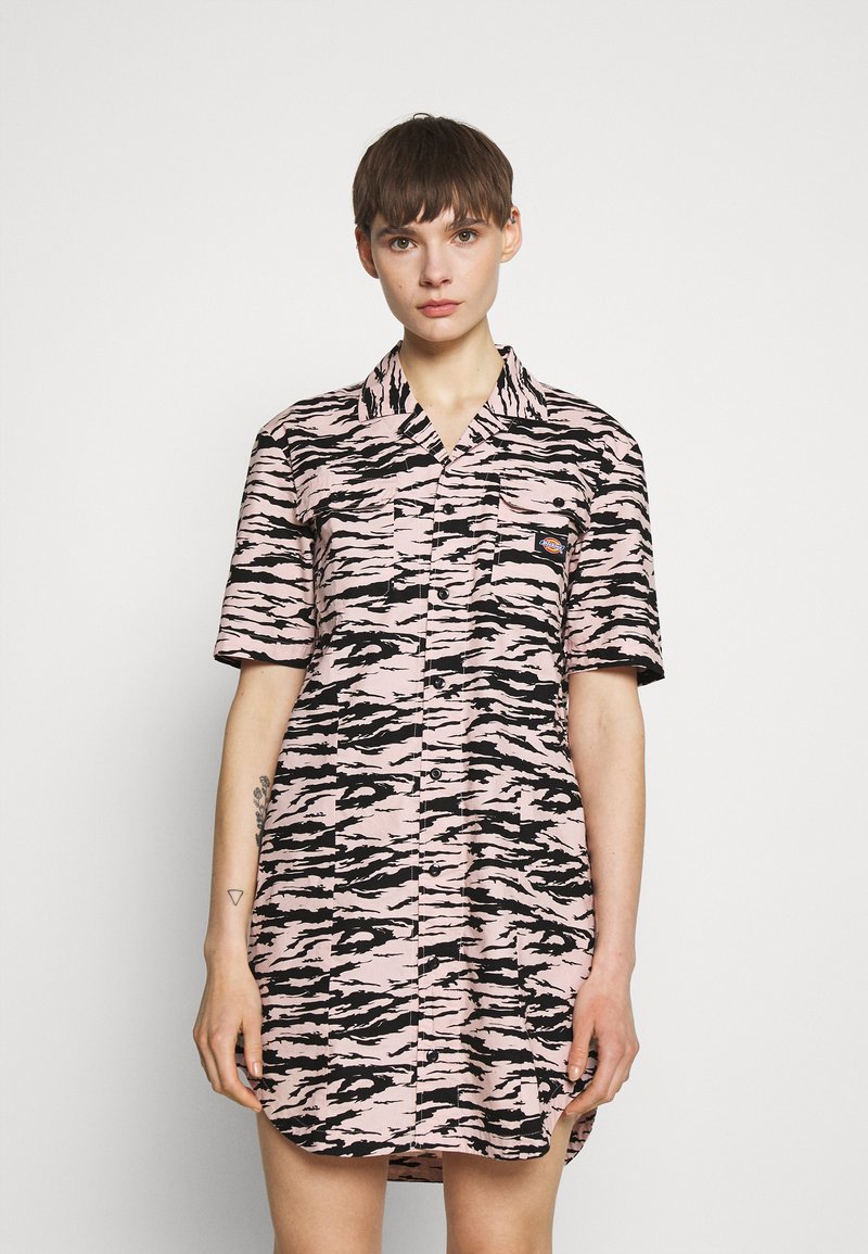 Damen Freizeitkleider | Dickies PILLAGER DRESS Blusenkleid light pink/pink - TO67416 Damen Freizeitkleider | Dickies PILLAGER DRESS Blusenkleid light pink/pink - TO67416