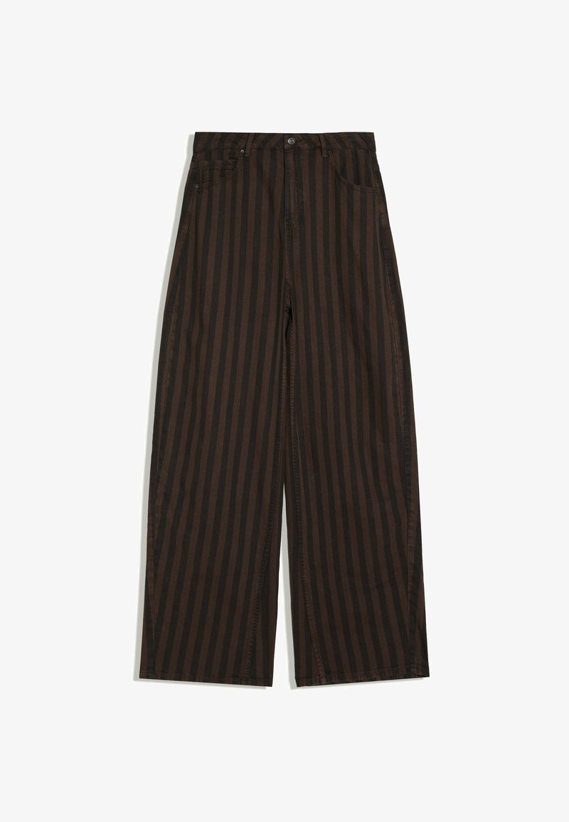 Pantalon à jambes larges avec des rayures verticales noires et brun foncé, poches avant, passants pour ceinture et fermeture par bouton.