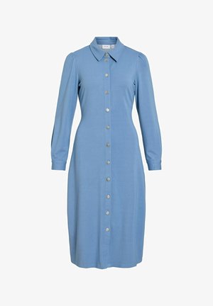 Robe midi bleu clair à manches longues, boutonnée, avec col et épaules légèrement bouffantes, taille cintrée et boutons-pression argentés.