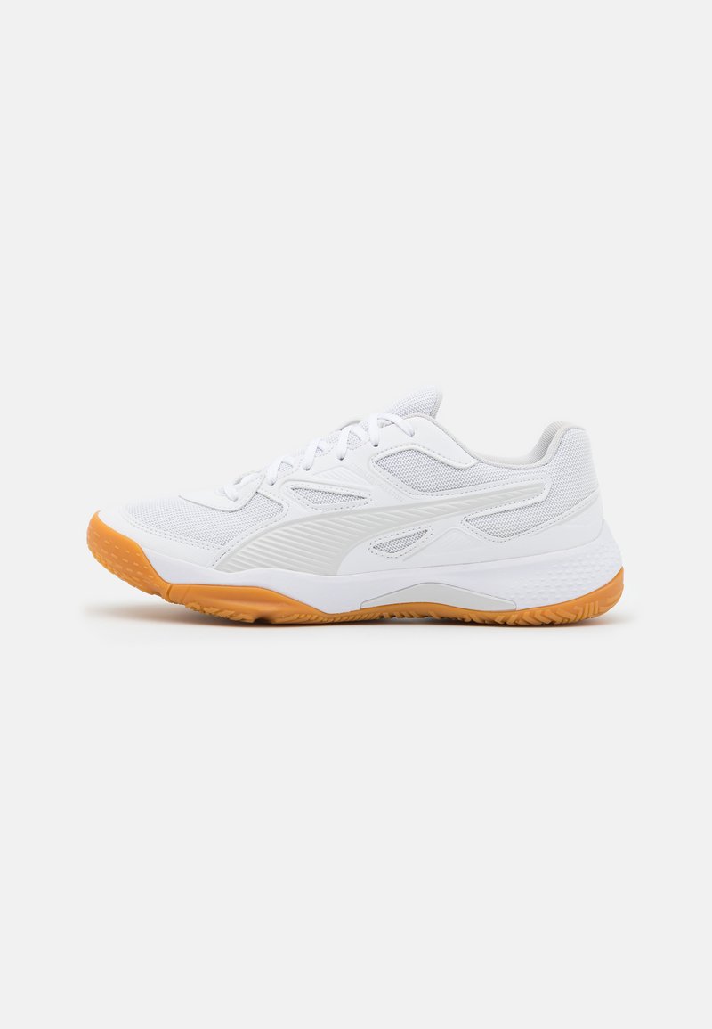 Herren Sportbekleidung | Puma SOLARFLASH Handballschuh white/nimbus cloud/weiß - OA80832 Herren Sportbekleidung | Puma SOLARFLASH Handballschuh white/nimbus cloud/weiß - OA80832