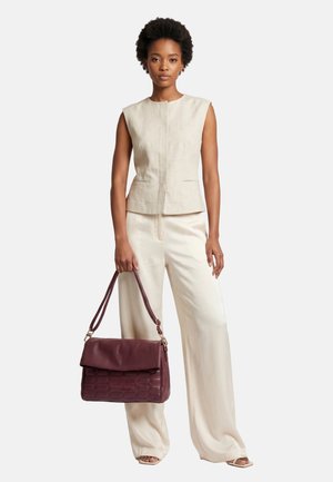 Pierre Cardin, PIERRE CARDIN SHOULDER BAG - Schoudertas - ruby