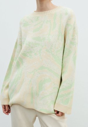 Pull en tricot vert pastel et crème avec un motif abstrait, col rond, poignets côtelés et coupe décontractée, fabriqué à partir d'une texture douce.