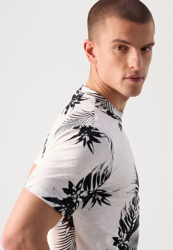 REGULAR FIT WITH LOGO - Print T-shirt - cream2