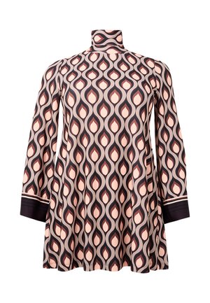 Tunique à manches longues avec col roulé, présentant un motif géométrique ondulé dans des teintes de rose, beige et marron foncé.