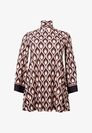 Langærmet tunika med turtleneck, der har et bølget geometrisk mønster i pink, beige og mørkebrune farver.