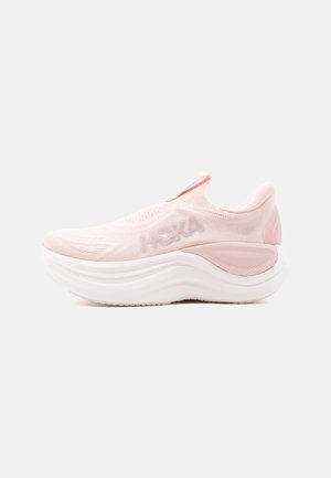 SKYWARD LACELESS - Maanteejooksu jalatsid - rose latte/rose cream
