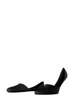 Paar zwarte, lage, niet-zichtbare sokken, waarvan er één plat ligt en één met opgetilde hak, afgebeeld tegen een witte achtergrond.