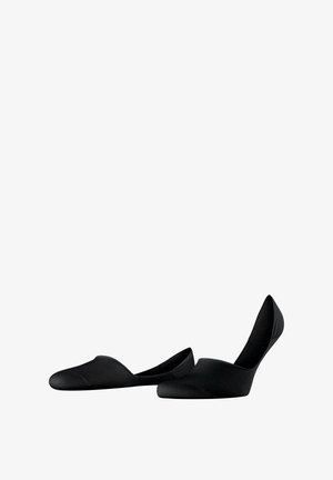 Paar schwarze, niedrig geschnittene Nicht-Show-Socken, eines flach liegend und eines mit angehobenem Fersenbereich, vor weißem Hintergrund dargestellt.