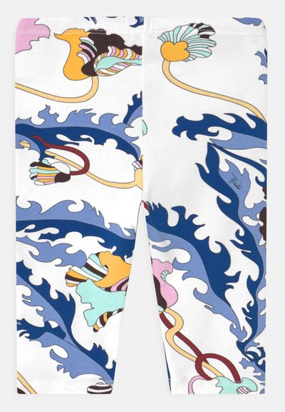 Leggings elásticos com um vibrante padrão floral em azul, amarelo, rosa e verde sobre um fundo branco; tecido macio e elástico.