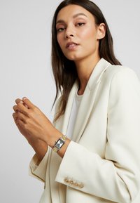 Casio - Rannekello - weiß Pienoiskuva 1