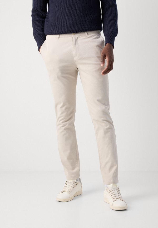 SEASONAL CORE STUART - Chinos3
