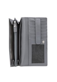 Portafoglio grigio in pelle con più slot per carte,comparto con zip, chiusura a pressione e finestra per ID trasparente. Texture liscia, design rettangolare.