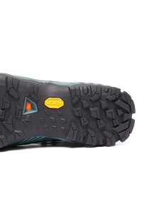 Trail running sko sula, med djupa, grova mönster, grå gummi och en gul Vibram-logotyp. Formen är anpassad för grepp.