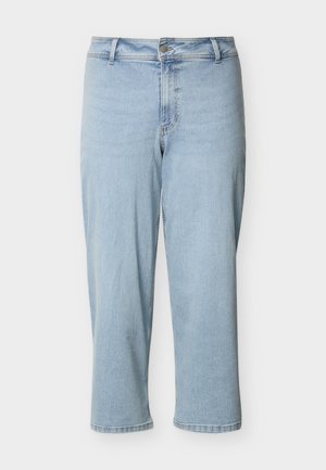 Vaaleansiniset, korkeavyötäröiset suorahelmaiset farkut, joissa on napitus ja vetoketjusulku, vyölenkit sekä nilkkaan ylettyvä lyhyt lahkeen pituus.