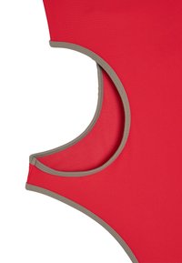 Czerwony strój kąpielowy o gładkiej fakturze, z okrągłymi wycięciami i szarym obszyciem wzdłuż otworów na ramiona oraz nogi.
