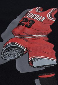 Jordan GHOST MAN TEE - Trükipildiga T-särk - black