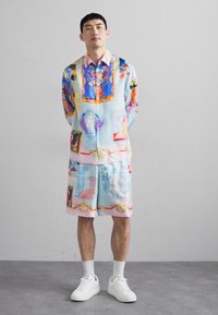Versace GALLERY - Kratke hlače - blue/pastel pink/multicolor