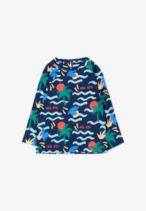 Granatowa koszula z długim rękawem z kolorowym wzorem palm, fal, słońc i napisu „BEL ETE”.