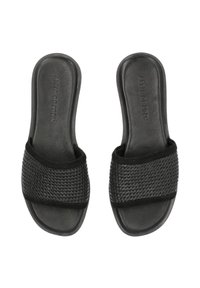 Zwarte schuiv sandalen met een gestructureerde mesh bovenkant en een gladde zool, voorzien van een brede band en een minimalistisch ontwerp.