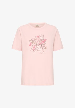 Világos rózsaszín rövid ujjú póló környakkal, középen virágmintával, amelynek színei rózsaszín, bézs és barna árnyalatok.