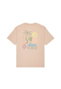 T-shirt en coton rose clair avec un design graphique coloré comprenant un palmier, un soleil, un crâne, des vagues et le texte "Équilibre des Opposés".
