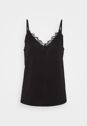 Zwarte mouwloze camisole top met dunne bandjes en kanten rand langs de V-hals op een effen lichte achtergrond.