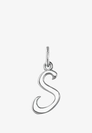 Colgante de plata con forma de la letra "S", con un acabado suave y pulido, que presenta un diseño redondeado y en cursiva, y un lazo para su sujeción.