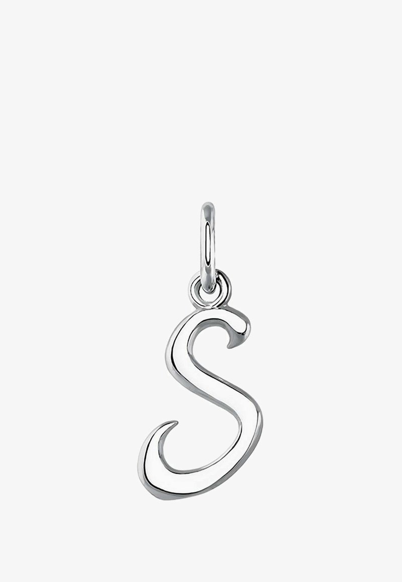 Colgante de plata con forma de la letra "S", con un acabado suave y pulido, que presenta un diseño redondeado y en cursiva, y un lazo para su sujeción.