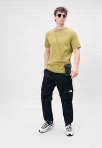 Klättermusen ROOT LOGO TEE - T-shirt básica - meadow green