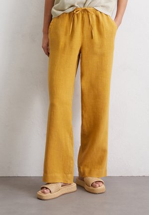 PANTS JOGGER STYLE STRAIGHT LEG  MEDIUM WAIST  DRAWSTRING AT WAIST - Pantalones - golden yellow