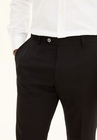Oscar Jacobson DENZ - Chino - black