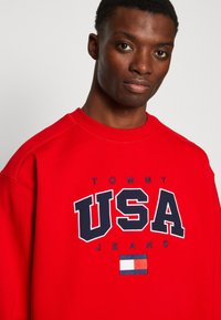 Tommy Jeans BOXY MODERN SPORT USA CREW - Sweatshirt - deep crimson