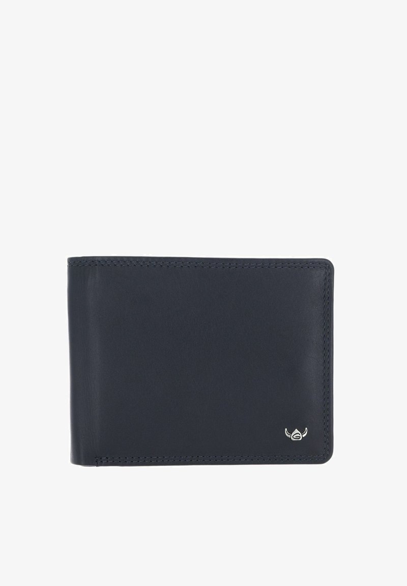 Portefeuille bifold en cuir noir avec une couture subtile et un petit emblème argenté dans le coin inférieur droit sur fond blanc.