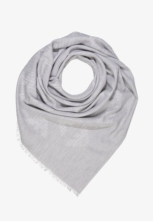 Écharpe triangulaire gris clair avec un motif diagonal subtil et des bords frangés, disposée en pli circulaire avec un centre ouvert.