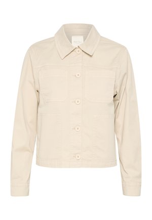 Beige farmerdzseki gombos elülső résszel, gallérral, két mellzsebből és hosszú ujjakkal. Simaság jellemzi, finom varrási részletekkel.