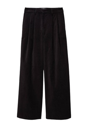 Pantalons larges noirs en tissu doux, avec des plis avant et une taille classique. Texture lisse avec une finition soignée.