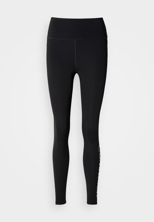 Leggings negre cu talie înaltă, textură netedă, design pe întreaga lungime și un accent cu logo alb în partea inferioară a piciorului stâng.